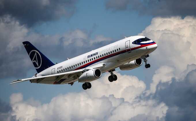  Sukhoi Superjet 100       